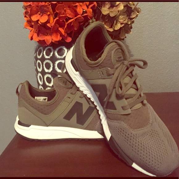 New Balance cute casual/running shoe - Picture 1 of 3